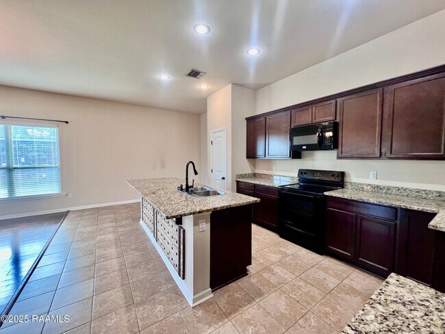 Building Photo - 303 Ouachita Dr