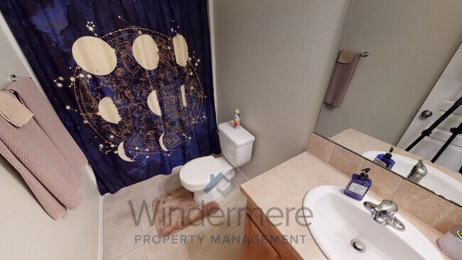 Building Photo - 1262 SW Carver St. *Fenced Backyard, Firep...