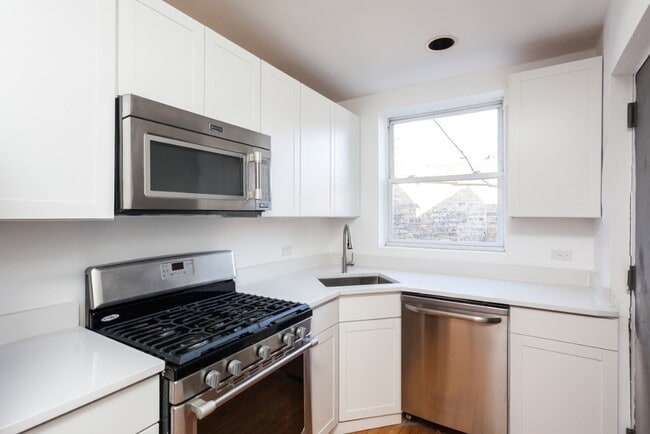 Building Photo - 567 W Arlington Pl