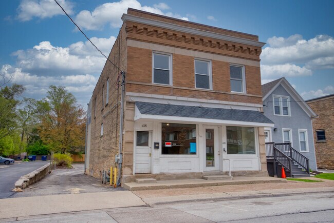 Foto del edificio - 418 Ridge Rd