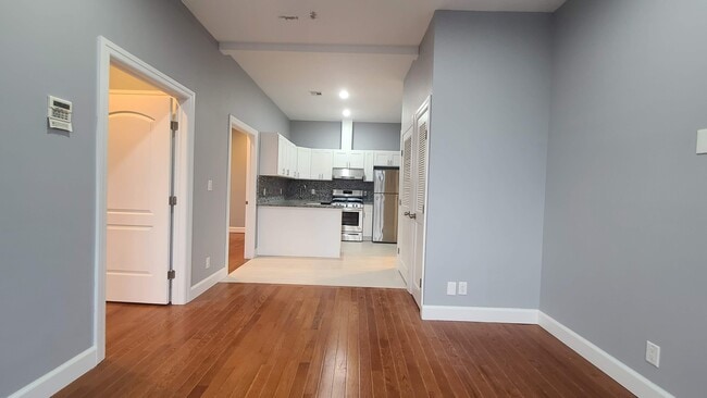 Building Photo - 100 Griffith St