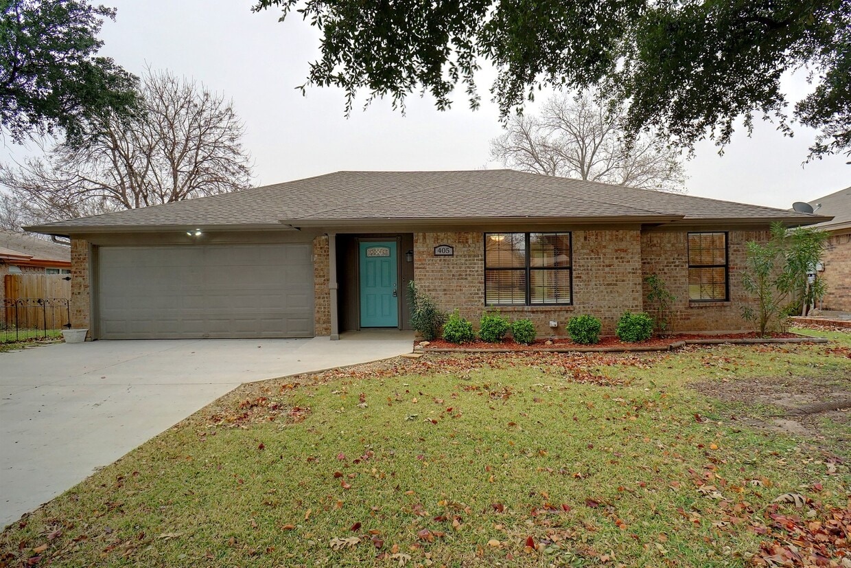 Foto principal - Super Nice 3-2-2 Brick Home!