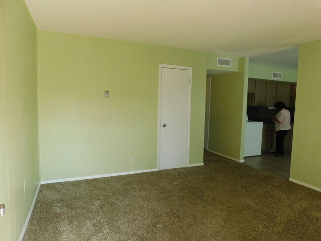 Building Photo - Showing starts September 16- Pretty nice, ...