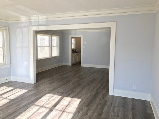 Building Photo - 1536 S Van Ness Ave