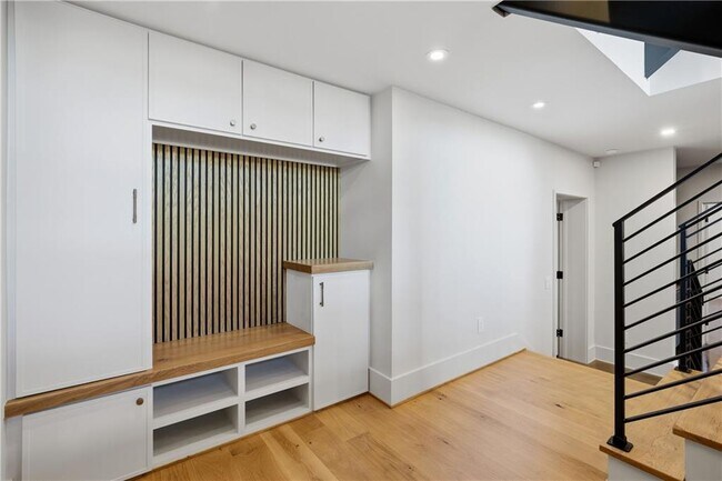 Foto del edificio - 1033 Reeder Cir NE