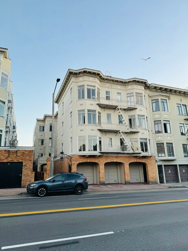 Building Photo - 1225 Bay St