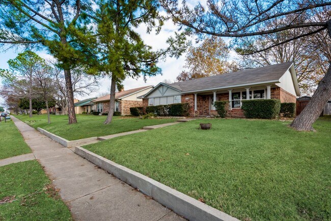Building Photo - Adorable 3 bedroom home with tons of updates!