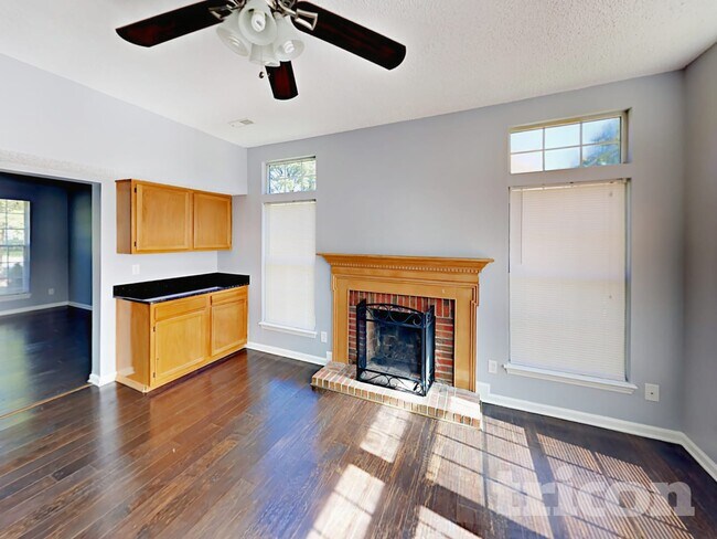 Foto del edificio - 2906 Laurel Wood Dr
