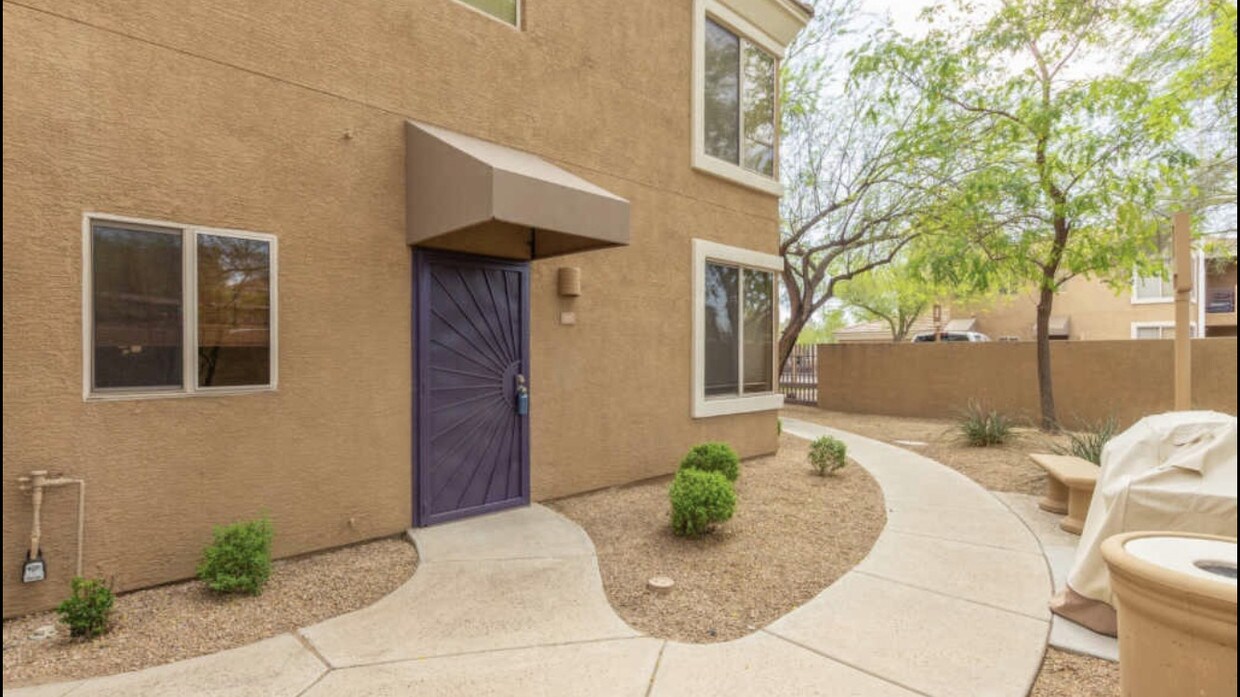 Foto principal - 1411 E Orangewood Ave