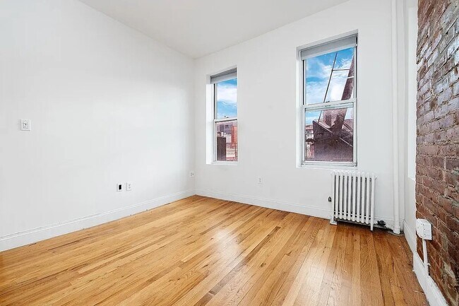 Foto del edificio - 240 Sullivan St