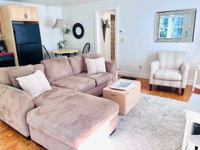 Building Photo - 95 Main St