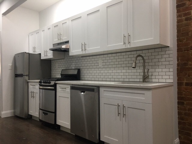 Primary Photo - 1499 Dekalb Ave