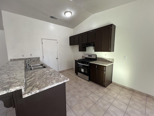 Foto del edificio - 321 Reynosa Ave