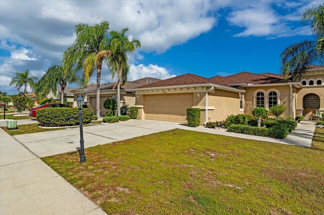 Building Photo - Fully furnished annual rental home in Sun ...