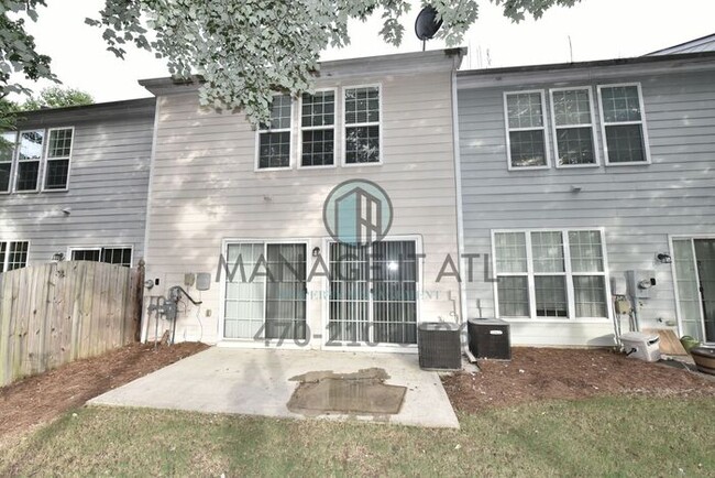 Building Photo - Location!! Minutes from Suwanee Town Cente...