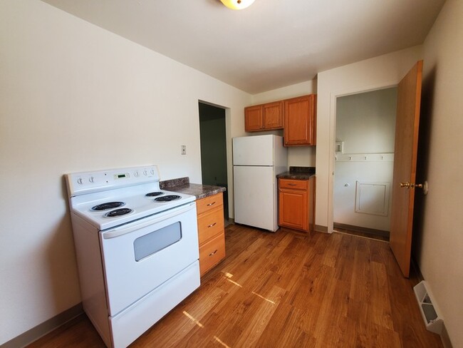 Building Photo - 709 S 17th St