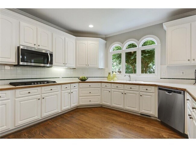 Building Photo - 205 Rod Ct