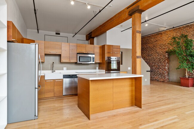 Building Photo - 461 2nd St