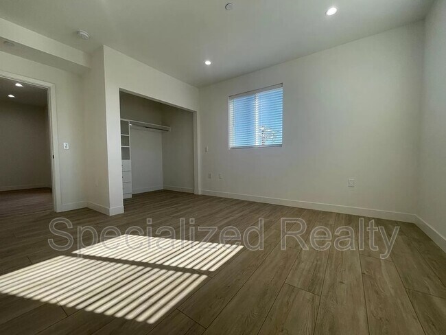Foto del edificio - 11490 Oxnard St