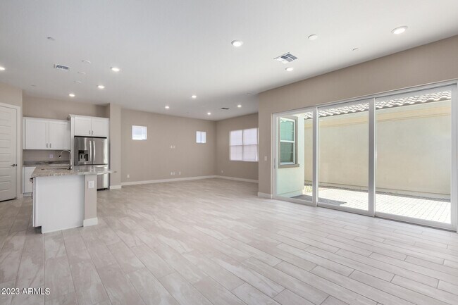 Foto del edificio - 4133 E Las Colinas Dr