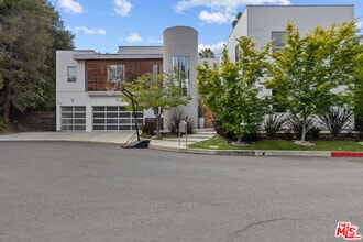 Building Photo - 16424 Marbro Dr