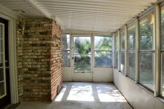 Building Photo - 11 Rock Holw Rd