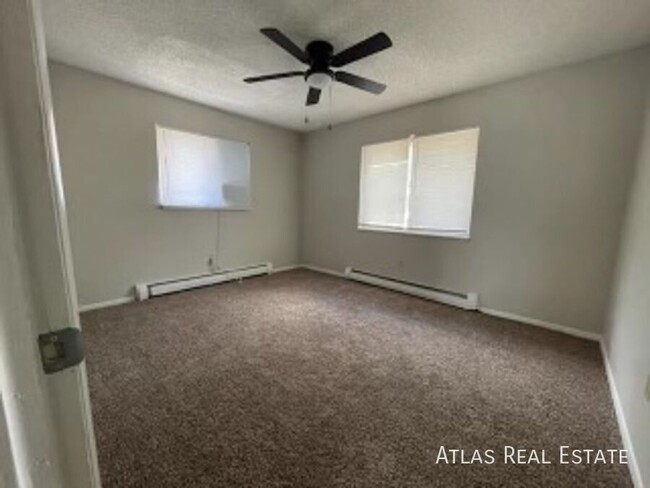 Building Photo - Beautiful apartment, 2 Bed 1 Bath! ***COMI...