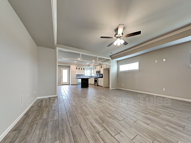 Foto del edificio - 27623 E 109th St S
