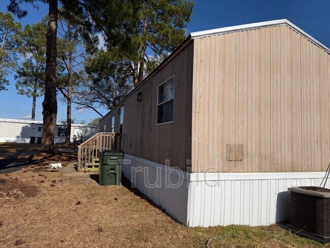 Building Photo - 3a Somerset Dr