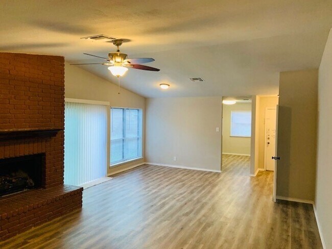 Foto del edificio - 3 Bedroom/ 2 Bath Home Near Randolph AFB!