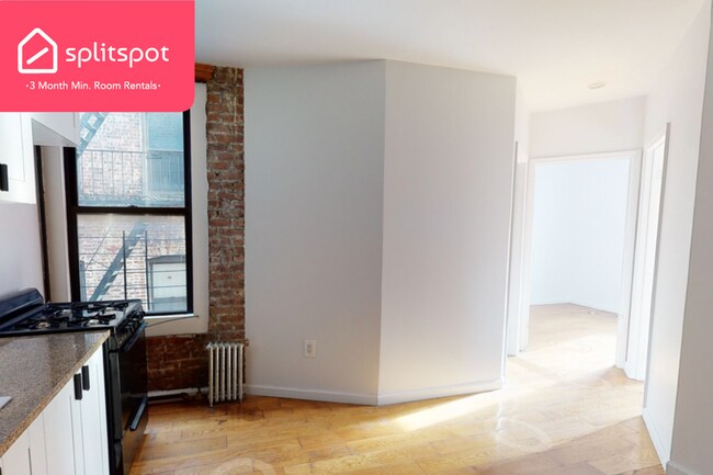Foto del edificio - Private room in 4 bedroom Manhattan Apartm...