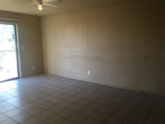 Foto del edificio - 7301 Melrose Ln