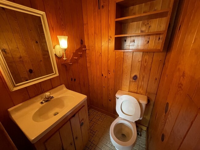 Building Photo - 3205 Bridges St