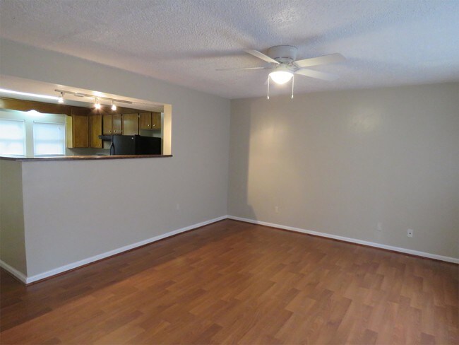 Building Photo - 142 Pine Creek Court Ext