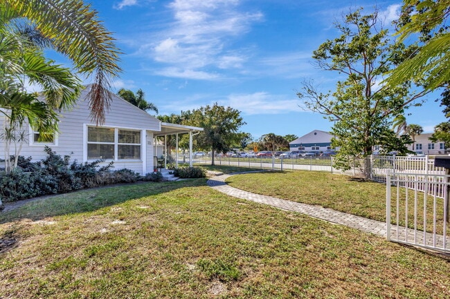 Building Photo - 736 Rockland Dr