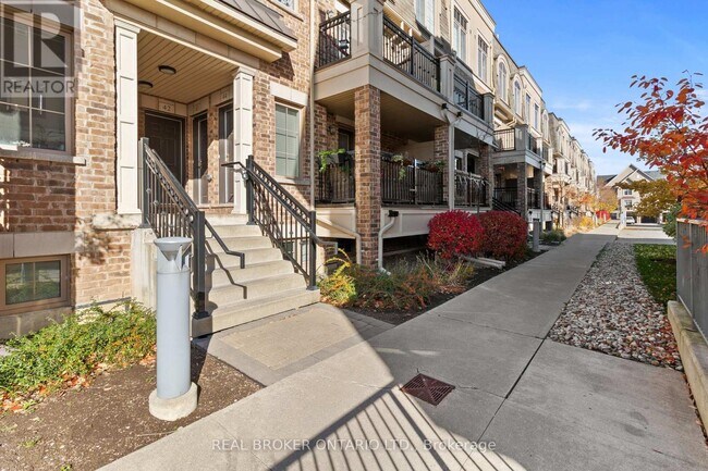 Building Photo - 2441 Greenwich Dr