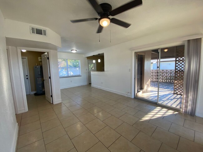 Foto del edificio - 21995 Catherine Ave