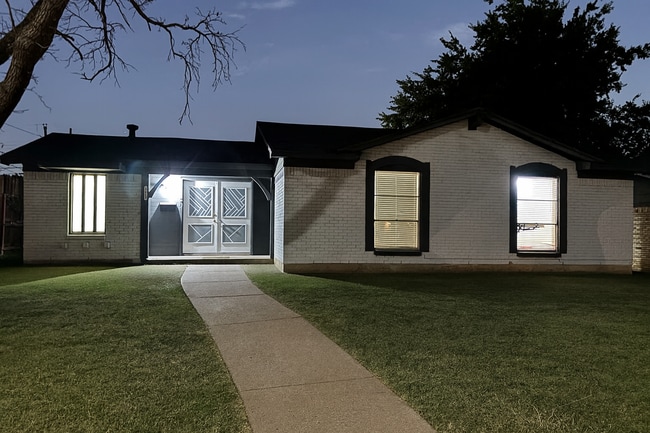 Building Photo - 2613 Laramie St