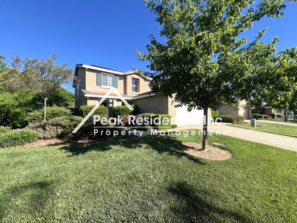 Primary Photo - Very Nice 3bd/2.5ba Mather House with 2 Ca...