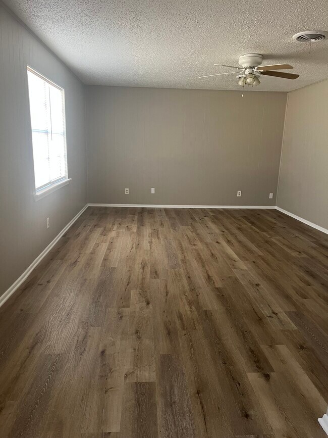 Sala de estar - 102 Flint Ave