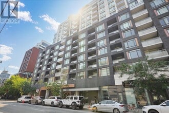 Building Photo - 525 Adelaide St W