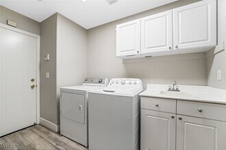 Building Photo - 1533 Sabatini Dr