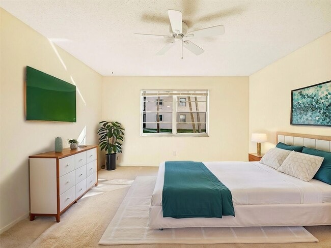 Foto del edificio - 6090 N Sabal Palm Blvd