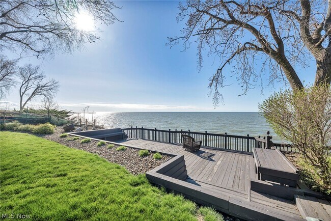 Foto del edificio - 15101 Shore Acres Dr