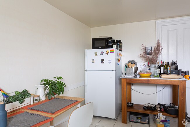 1HAB, 1BA - ft² n/a - 700 Baker St