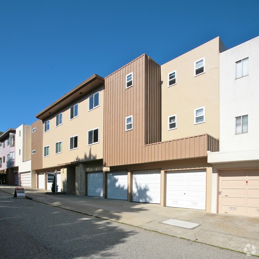 Building Photo - 20 Crestline Dr