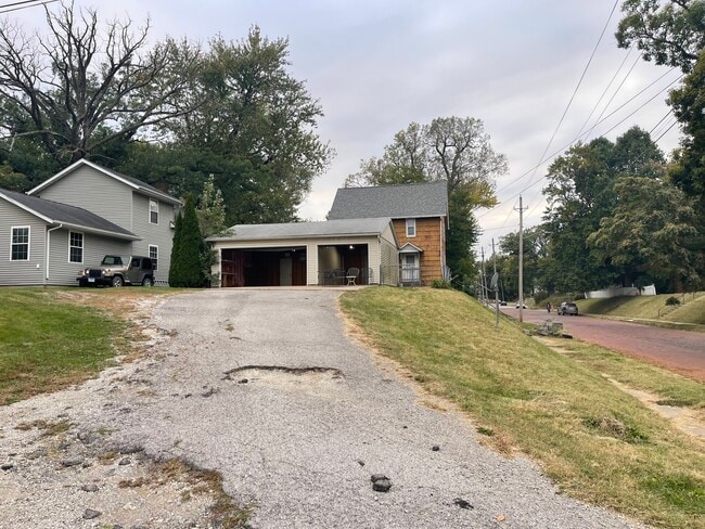 Building Photo - 2600-2613 13th Ave