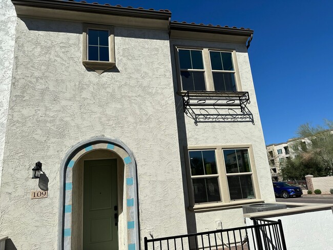 Building Photo - 2629 S Equestrian Dr