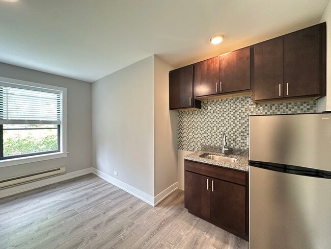 Building Photo - 4551 N Damen Ave