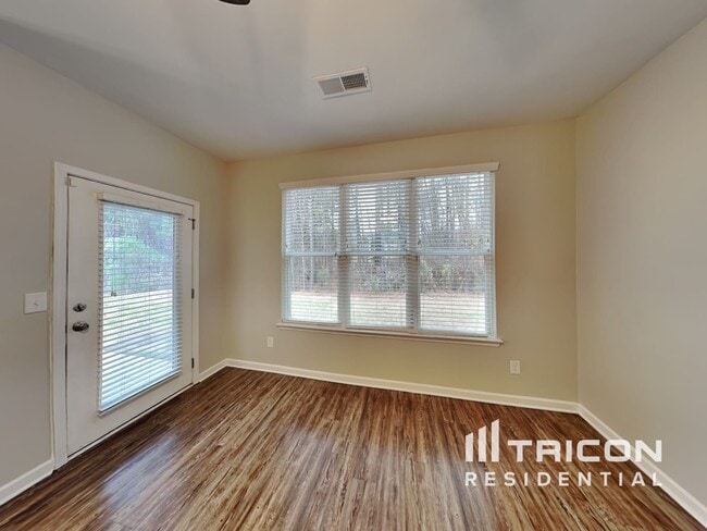Building Photo - 5175 Howell Ct